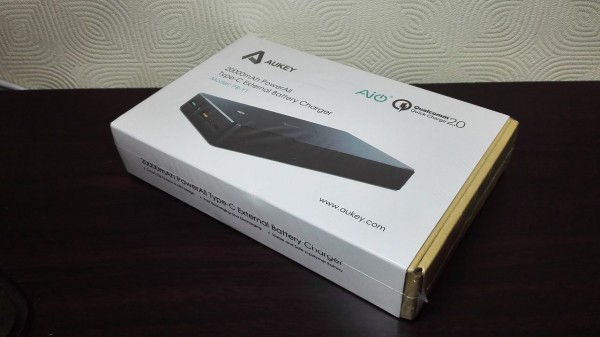 aukey-led-mobile-battery(PB-Y1)001