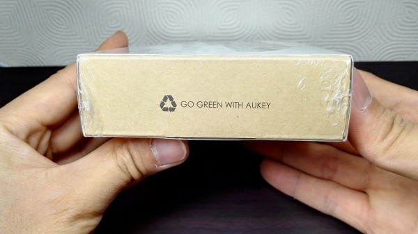 aukey-led-mobile-battery(PB-Y1)003