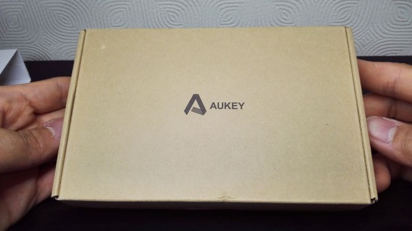 aukey-led-mobile-battery(PB-Y1)008