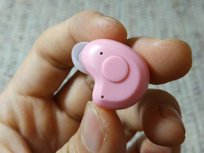 【片耳ヘッドセット】超小型で世界最軽量らしい3.8gのイヤホンが小さすぎる！